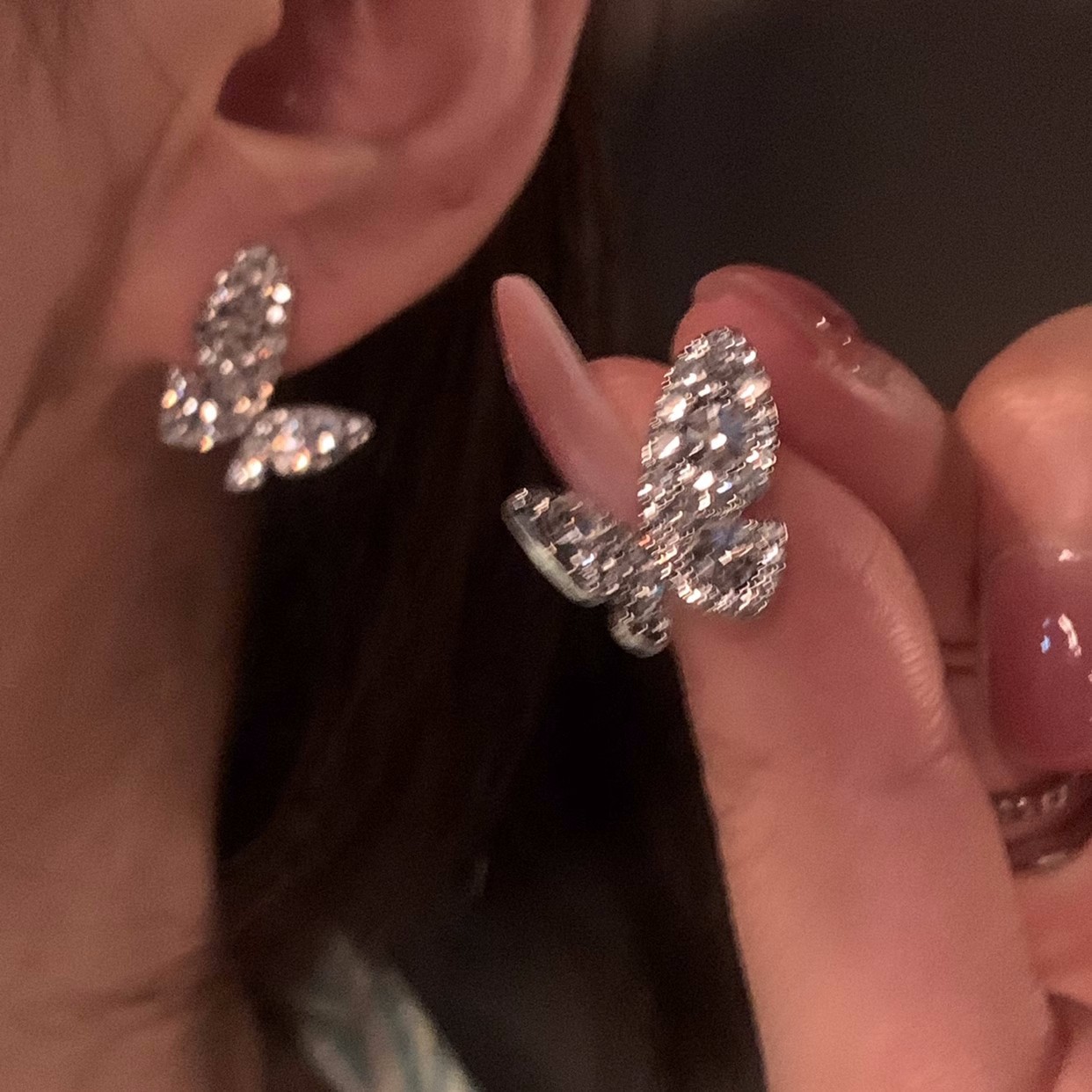 Korean-style full-diamond light luxury butterfly stud earrings, elegant socialite earrings, niche design sense, high-end cold style earrings for women Specification drawing