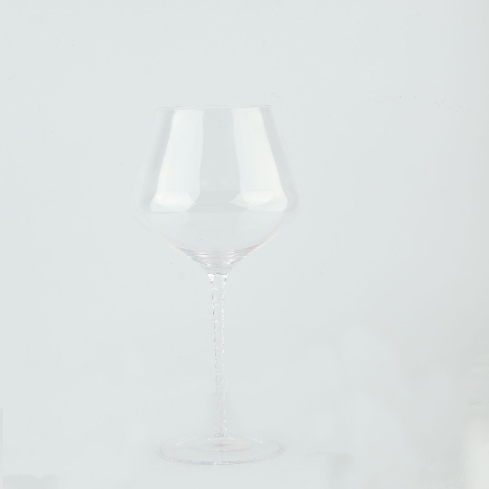 Factory wholesale handcrafted crystal twisted red wine glasses, aroma glasses, short brandy wine glasses, supporting logo printing Item Picture