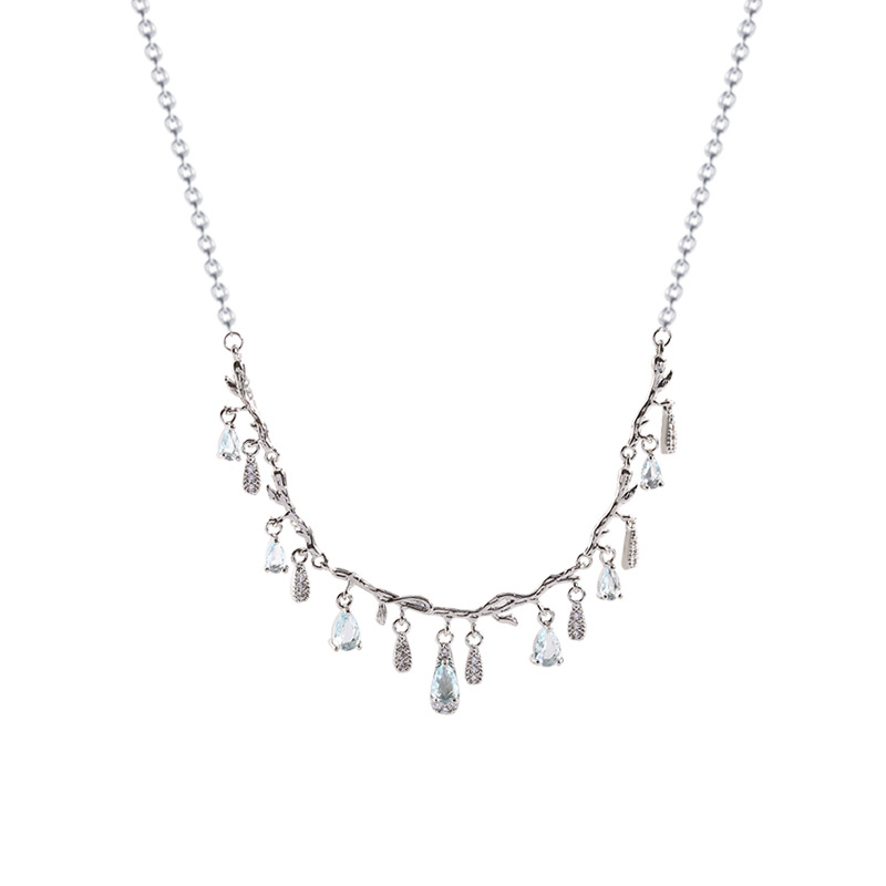 This cold and elegant diamond-encrusted water-drop titanium steel necklace exudes a high-end feminine charm. It features a retro collarbone chain and is a popular neckchain accessory Item Picture