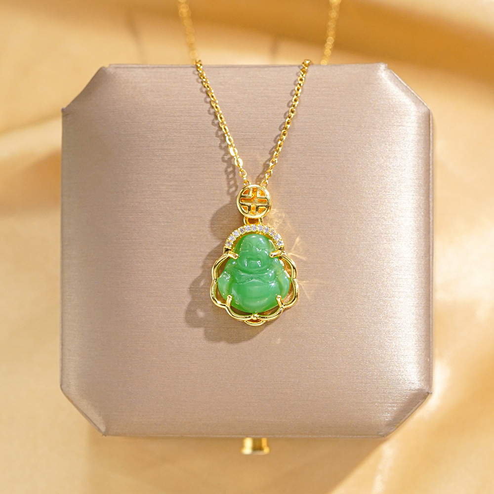 A genuine gold electroplated, fashionable, slightly studded titanium steel necklace with a unique female charm, a collarbone chain, a popular light luxury accessory wholesale details Picture