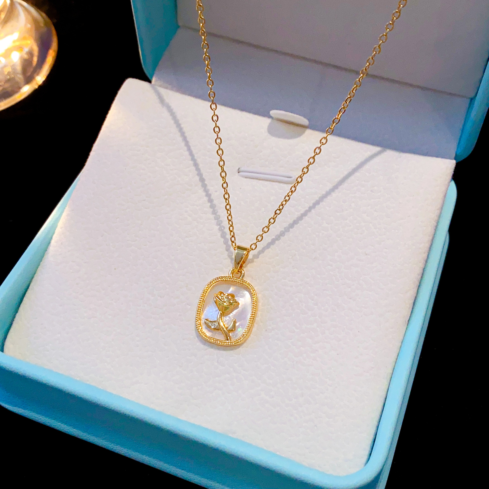 A genuine gold electroplated rose titanium steel necklace for women, set with natural shell zircon pendant, a versatile and stylish accessory for Internet celebrities details Picture