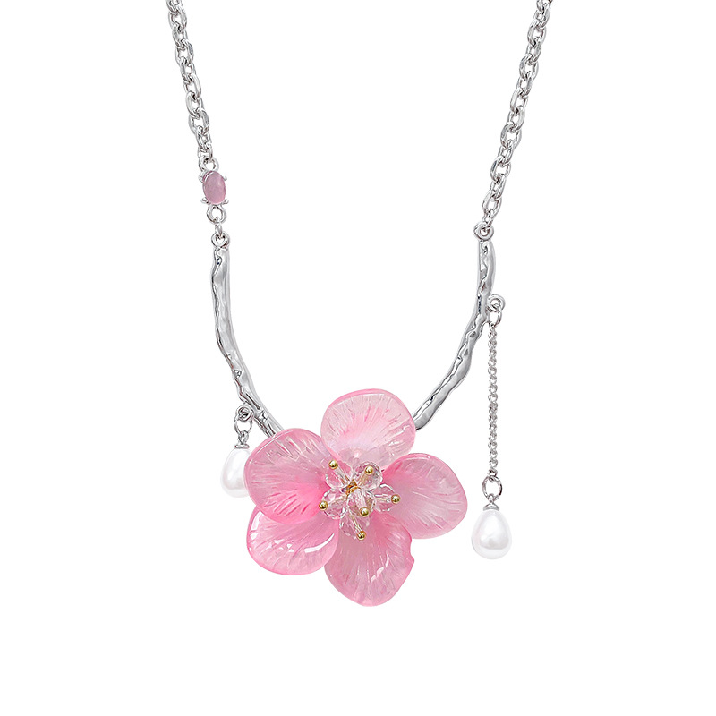 Sweet pink flower pendant necklace for women, 2025 new style, versatile, elegant and high-end, the same neckchain accessory as the Internet celebrity Item Picture