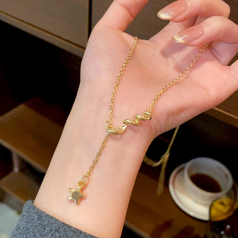 The snake-shaped entwined necklace for the Year of the Snake in one's zodiac sign is a versatile and cool accessory for women. The golden star-shaped tassel collarbone chain is a bestseller Specification drawing