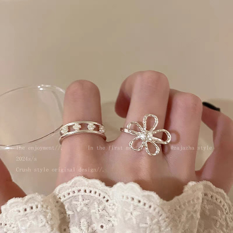 Sweet bow ring for women, layered and versatile, with a unique and fashionable design sense. S925 silver-plated open ring index finger ring Application Scenario