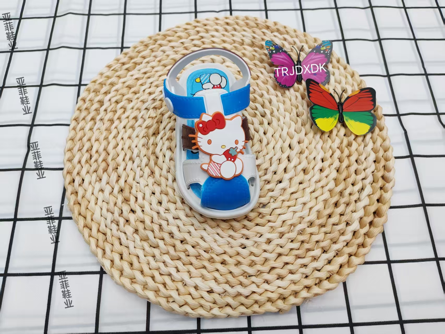 Baby headband sandals with soft soles and anti-slip properties will make noise when walking full figure