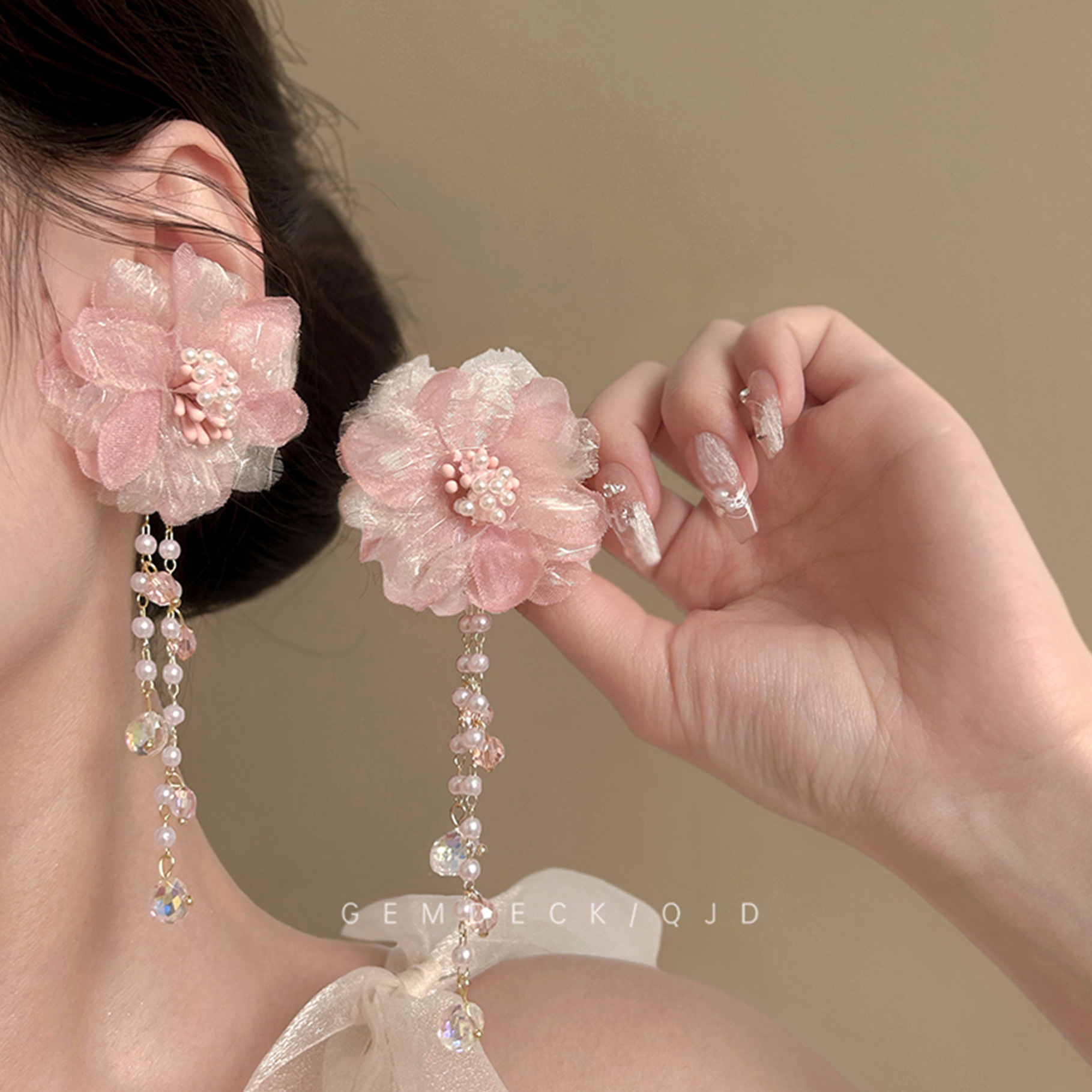 Pink crystal flower pearl necklace, women's dress, dress, exaggerated necklace accessory, seaside atmosphere, collarbone chain details Picture