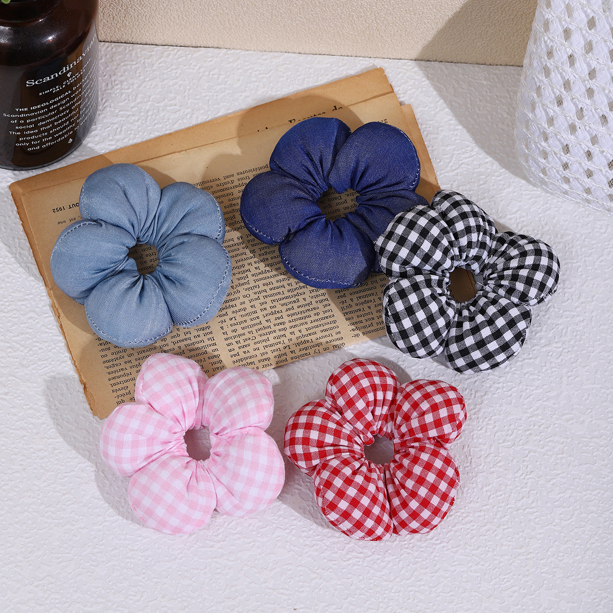 Korean-style large intestine hair tie, three-dimensional children's flower, girl's updo, cotton-filled bun hair rope, cute hair accessory details Picture