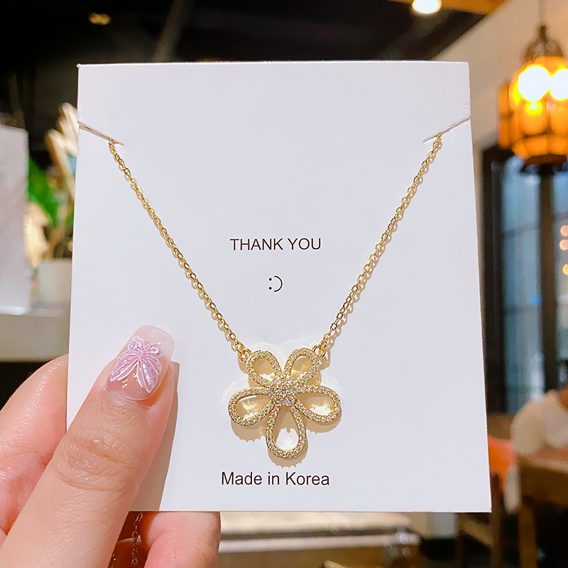 Korean style light luxury zircon large flower pendant titanium steel necklace, women's fashion versatile full diamond collarbone chain wholesale Specification drawing