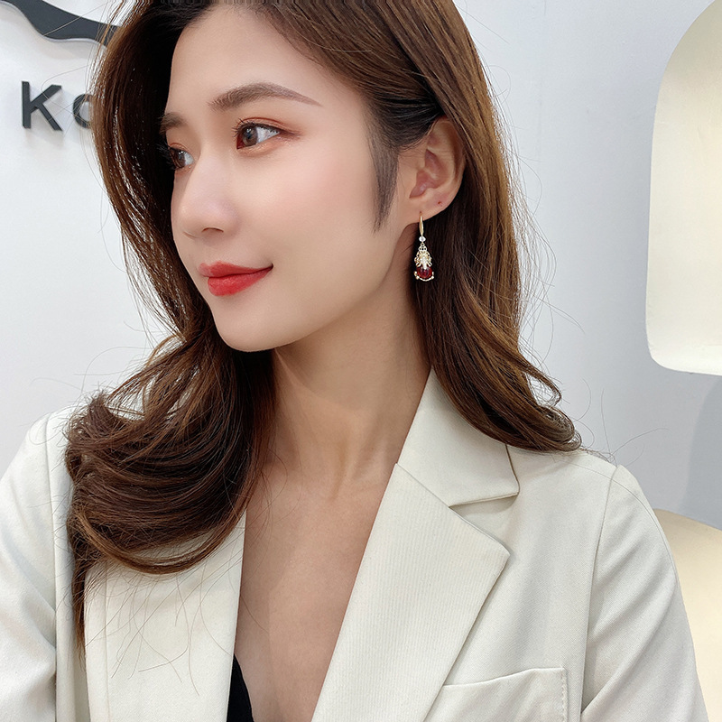 New Chinese-style PI Xiu four-piece set necklace, ring, stud earrings bracelet, women's niche high-end jewelry, internet-famous jewelry Application Scenario