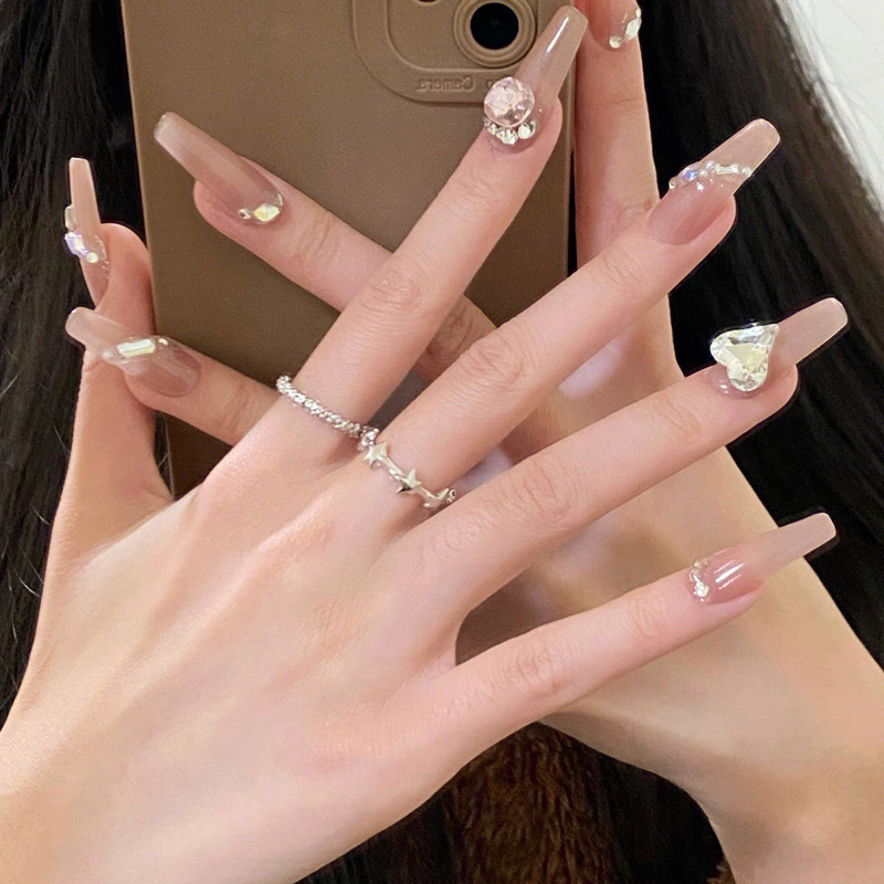 The star ring features a niche design with a simple and fashionable look. The starlight opening index finger ring is fashionable, individual, versatile and exquisite details Picture