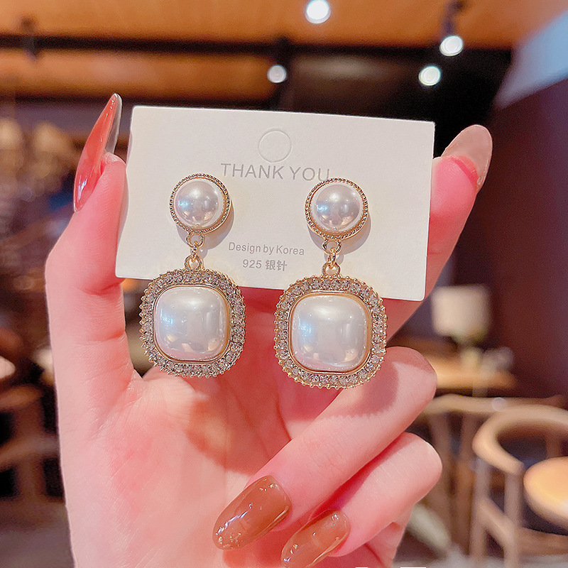 925 silver needle full diamond geometric square earrings, the same style as the trendy female Instagram influencer, with unique and elegant tassel stud earrings details Picture