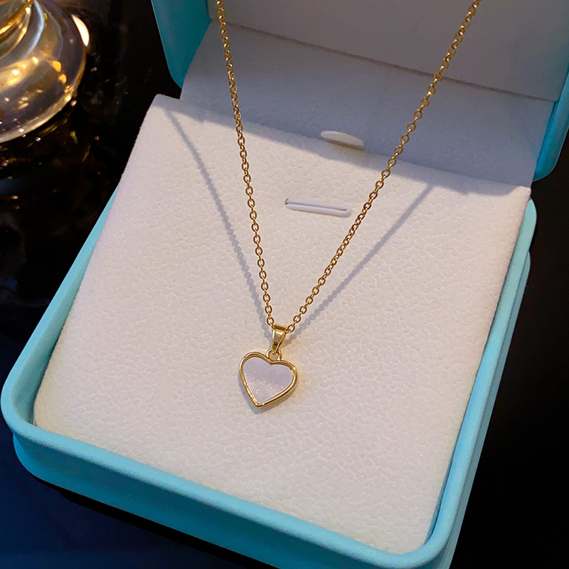 Fashionable and simple white acrylic heart-shaped necklace, a rare and versatile titanium steel collarbone chain, a stylish and elegant accessory wholesale Specification drawing
