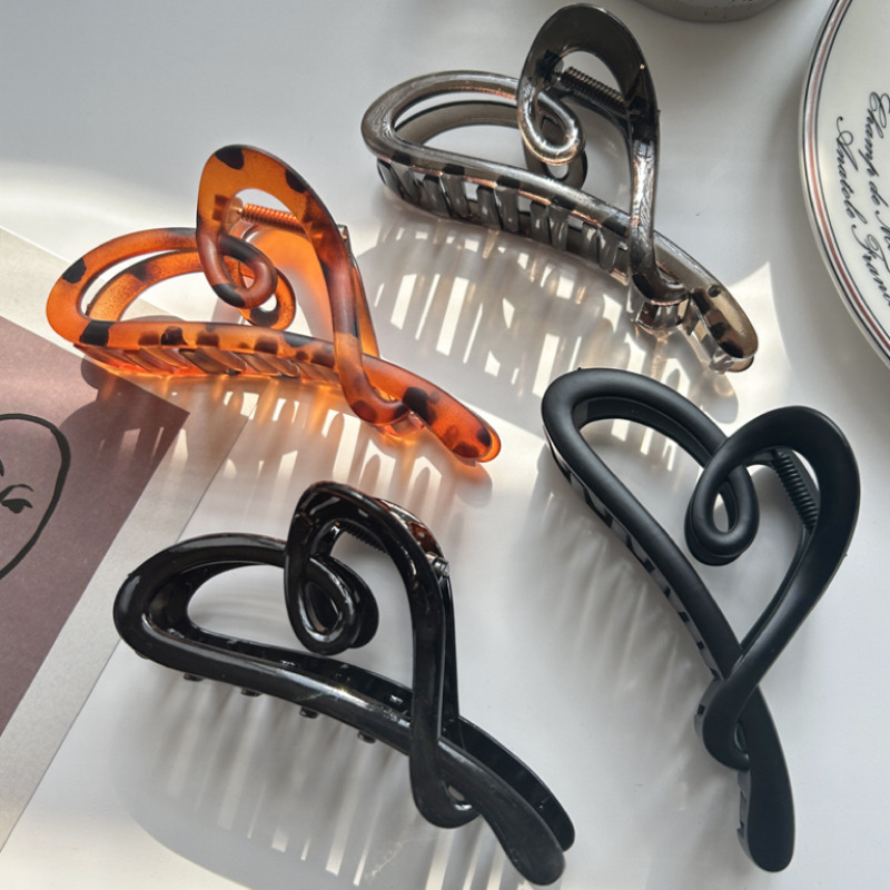 The 2024 new style of the "Love Grab Clip" hair clip for women features a high-end look. It is a large hair clip with a shark clip at the back of the head full figure