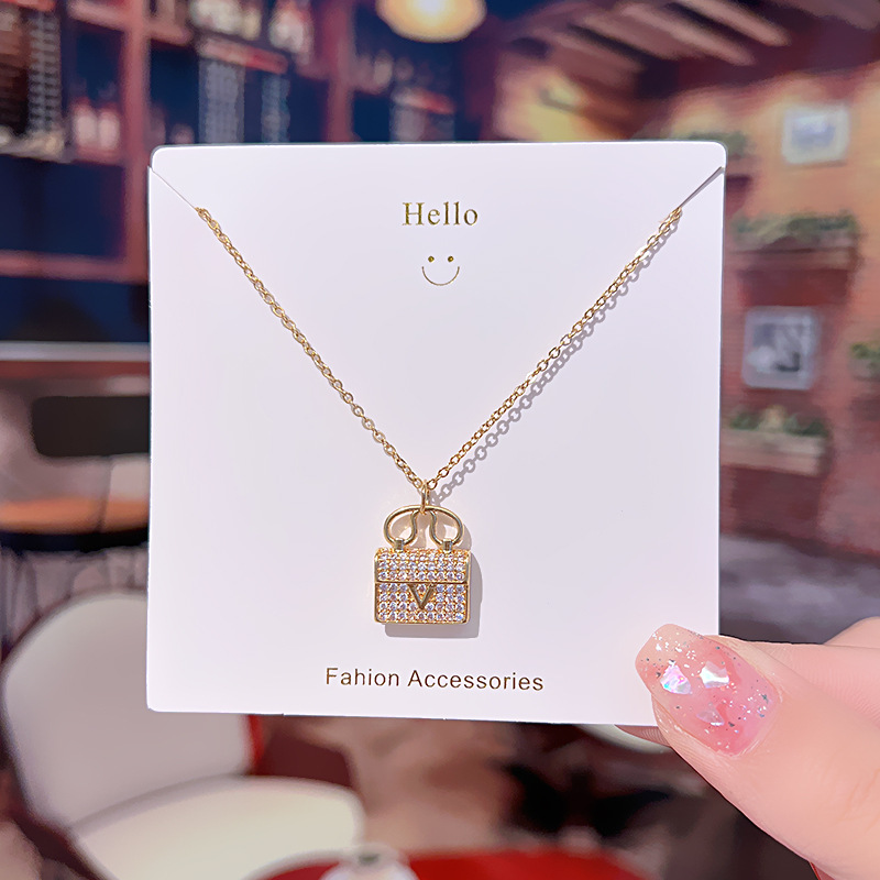 Genuine gold electroplated fashionable commuting V-shaped bag pendant, titanium steel necklace, women's light luxury, versatile, full diamond high-end collarbone chain Specification drawing