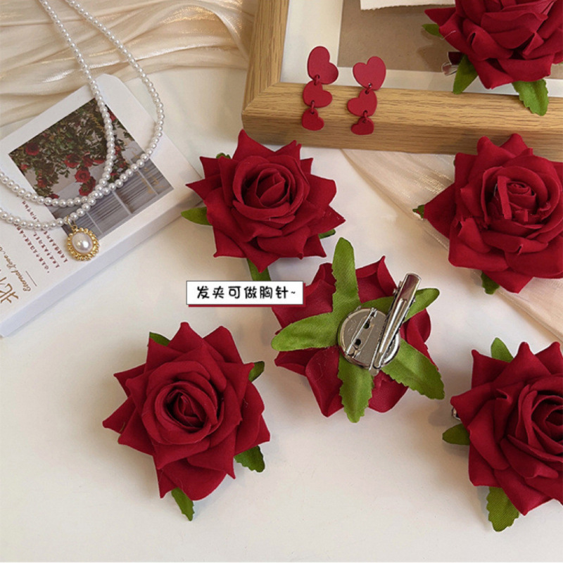 French retro red rose simulated flower hairpin brooch, with a girlish and niche design, fringe seaside clip and duckbillon clip full figure