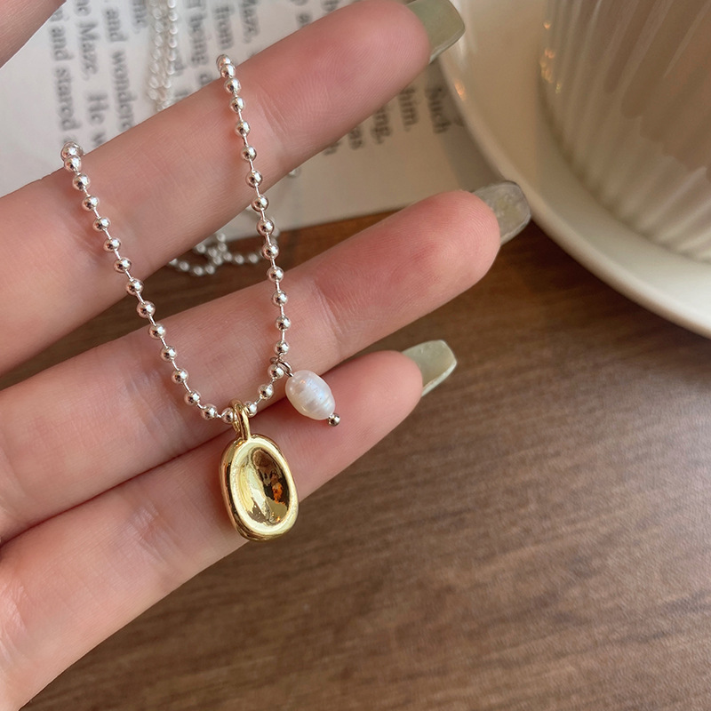 The "Little Golden Bean Pearl Necklace" for women's ins, a light luxury and niche collarbone chain, is a new trendy and versatile necklace from 2023 Application Scenario