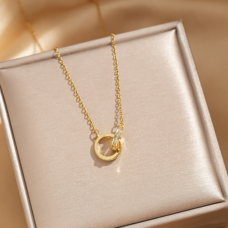 A fashionable full-diamond zirconia double-ring titanium steel necklace, a female Internet celebrity's elegant and light luxury collarbone chain, and a personalized and versatile pendant Application Scenario