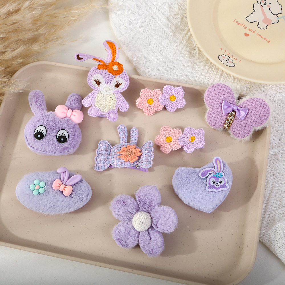 Autumn and winter cartoon cute hair clip set, children's sweet style bow rabbit eight-piece set, bangs broken hair clip and hairpin Application Scenario