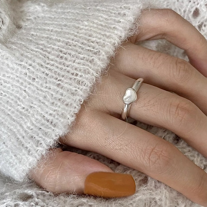 The new moonlight heart ring is a niche, cold, and simple Instagram style. It's a sophisticated and elegant open-top ring for women Specification drawing