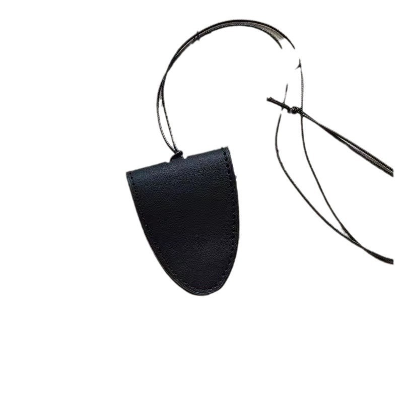 Geometric necklaces, glasses, keys, leather bags, necklaces, elegant and fashionable collarbone chains, simple and high-end necklaces wholesale Item Picture