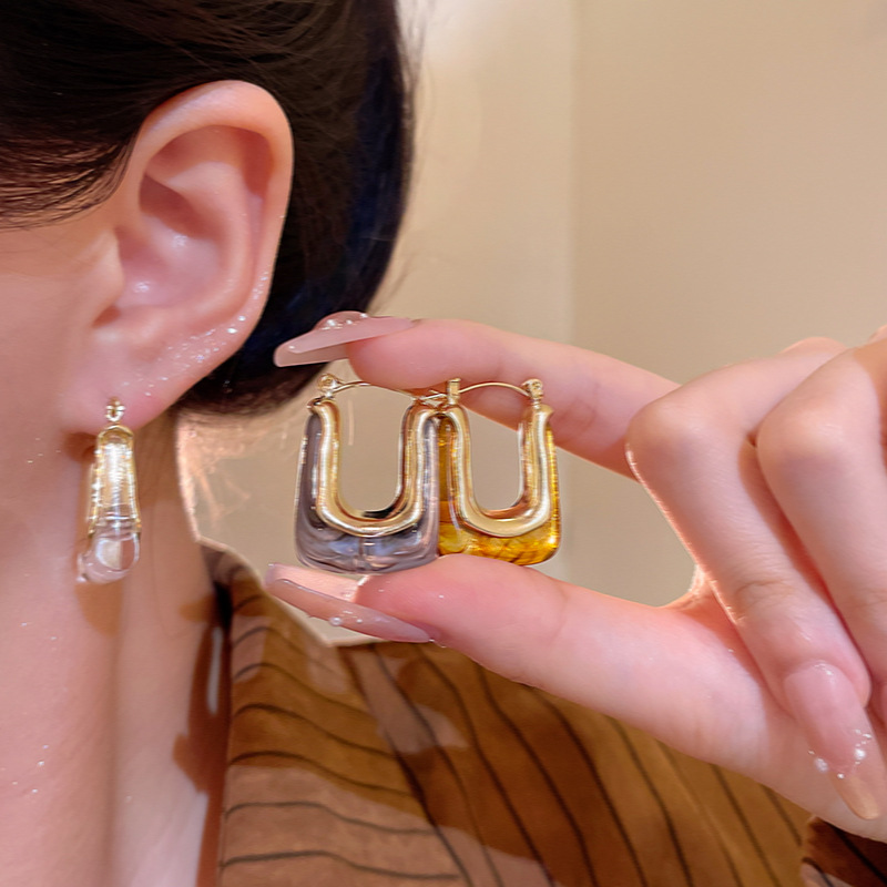 European and American trendy and individualistic U-shaped earrings for women, versatile and elegant, cold style ear buckles, trendy and stylish, internet-famous earrings full figure