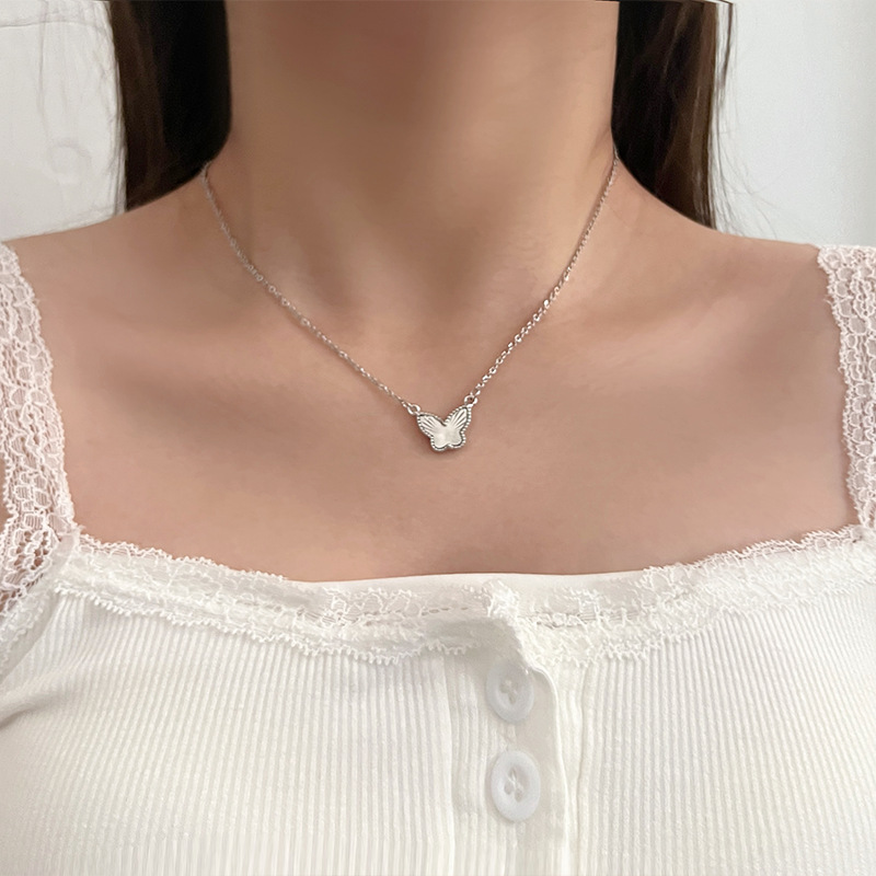 S925 Silver Flower Necklace for Women, simple and versatile for daily use, exquisite cross-cut hollowed-out small flower collarbone chain, sweet and cool style jewelry Application Scenario