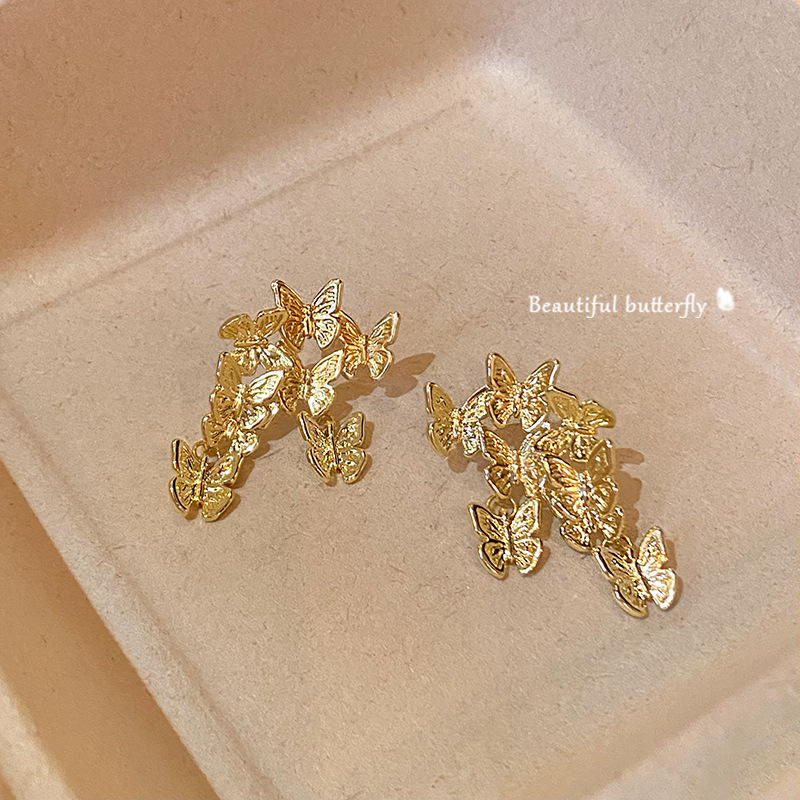 Golden butterfly tassel stud earrings for women, fashionable, light luxury and high-end style earrings, versatile and unique, elegant earrings for women Specification drawing