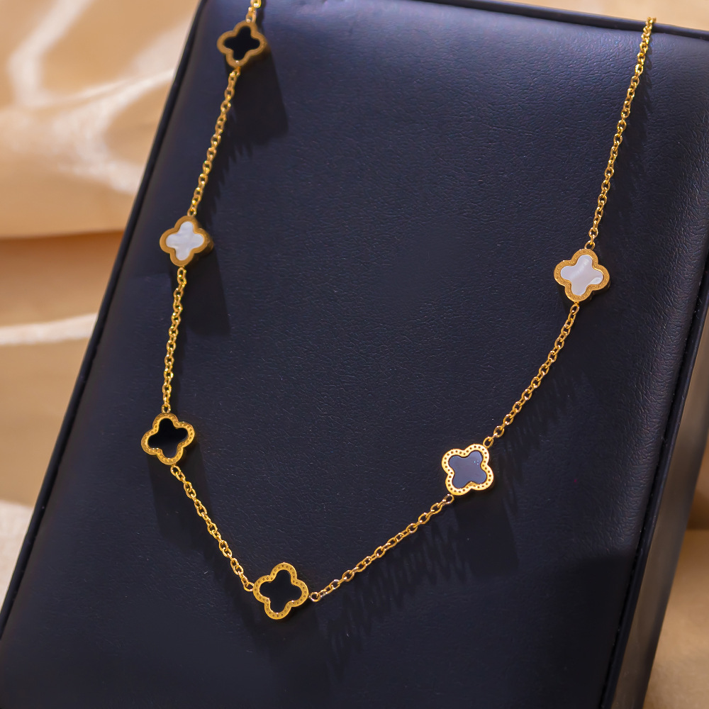 This Japanese and Korean fashion double-sided six-leaf clover titanium steel necklace is simple, versatile and won't fade. It's a popular collarbone chain necklace full figure