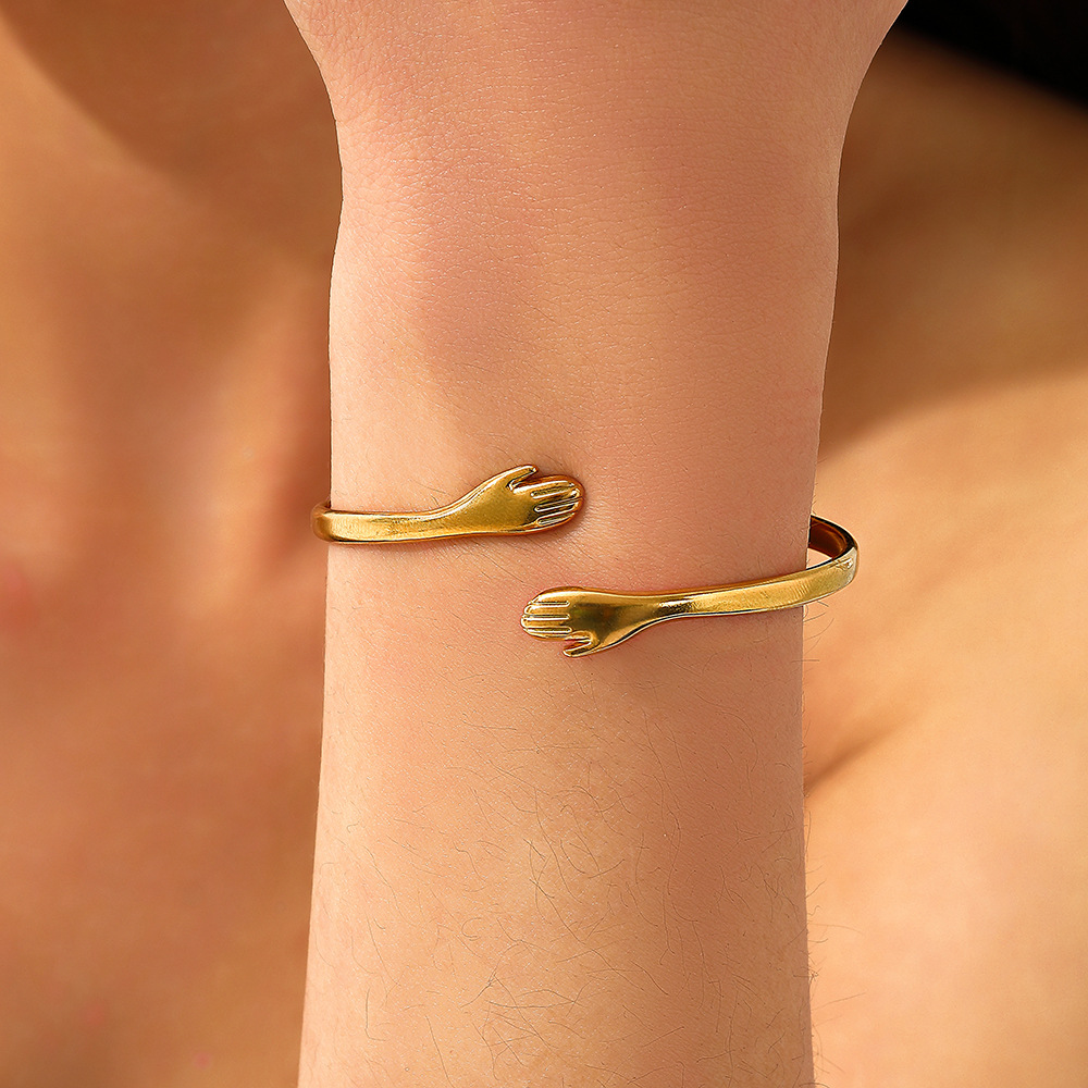Wholesale of popular cross-border smooth bracelets from Europe and America in 2025, gold-plated and non-fading, open-top women's personalized and fashionable jewelry details Picture