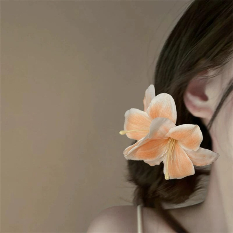 The ambient-filled lily hair clip, the new Chinese-style side flower hairpin, the duckbill clip, and the super ethereal and elegant hair clip clip Application Scenario
