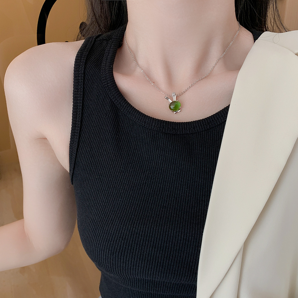 Fashionable and cute green glass little rabbit necklace, a unique and simple design for women, a popular collarbone chain accessory wholesale Specification drawing