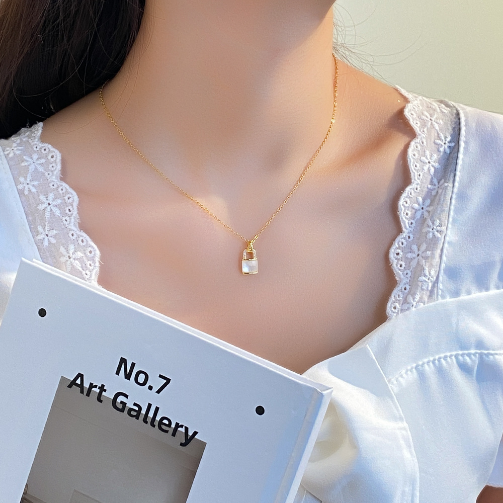 Exquisite zircon pendant from Japan and South Korea, titanium steel necklace, simple and versatile for women, popular collarbone chain, fashionable and light luxury accessory Application Scenario
