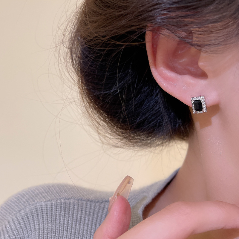 925 Silver needle exquisite micro-inlaid geometric stud earrings, a rare and high-end design for women in an Instagram style, versatile and popular earrings Application Scenario