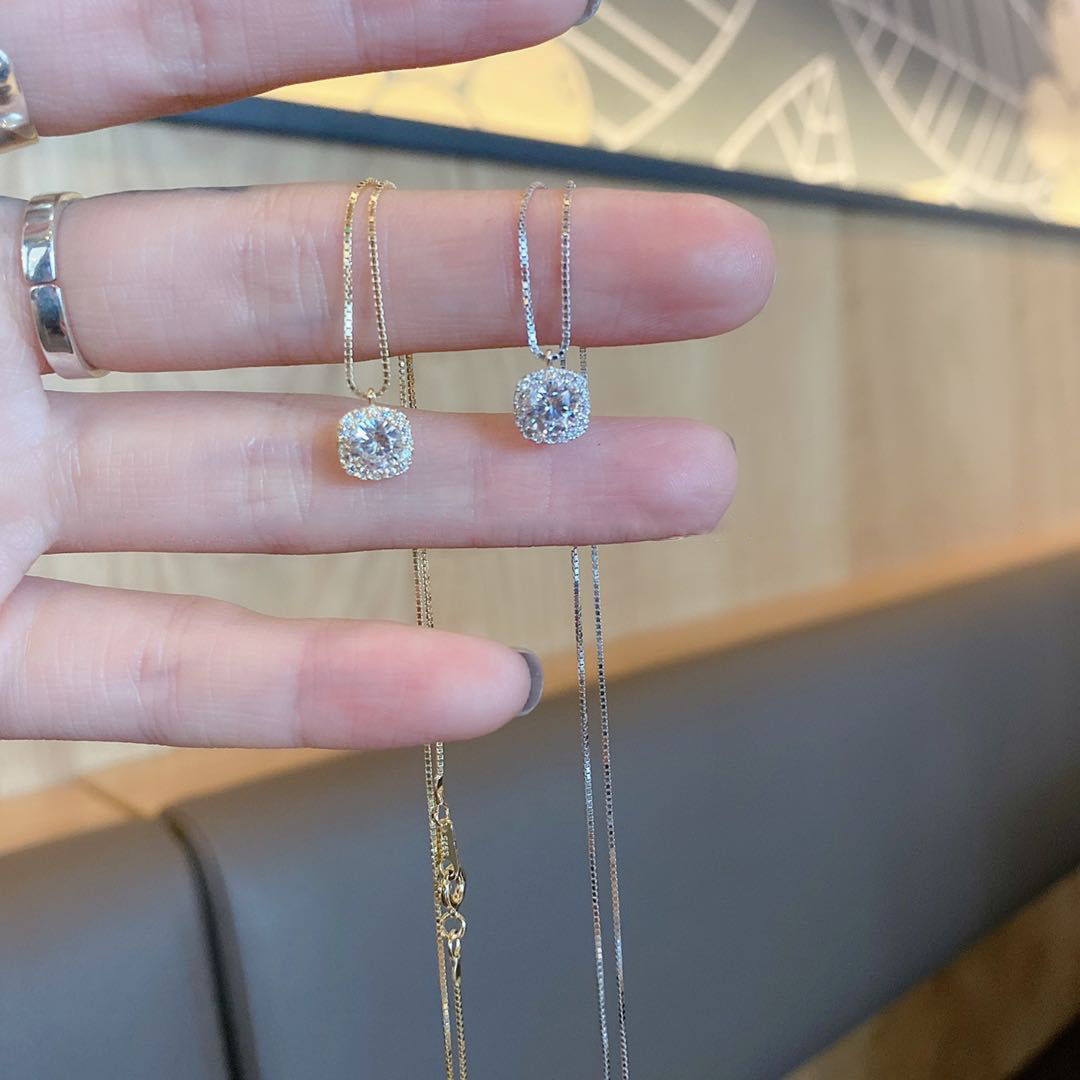 A niche fashion small square diamond necklace for women, with a light luxury and unique design sense, collarbone chain sweater chain, 2024 new style pendant details Picture