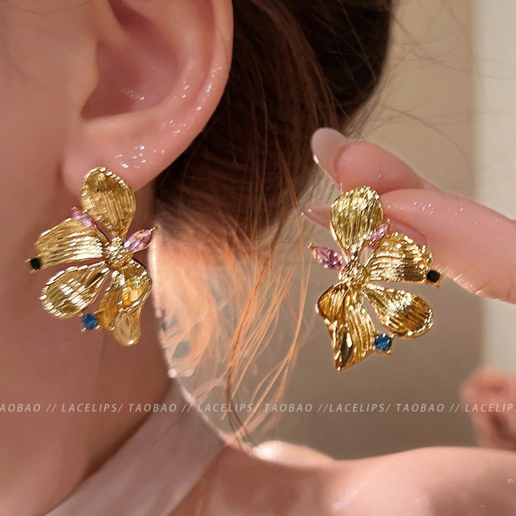 Super fairy-like French retro colored zircon golden flower earrings for women, 2025 new style, high-end and light luxury stud earrings full figure