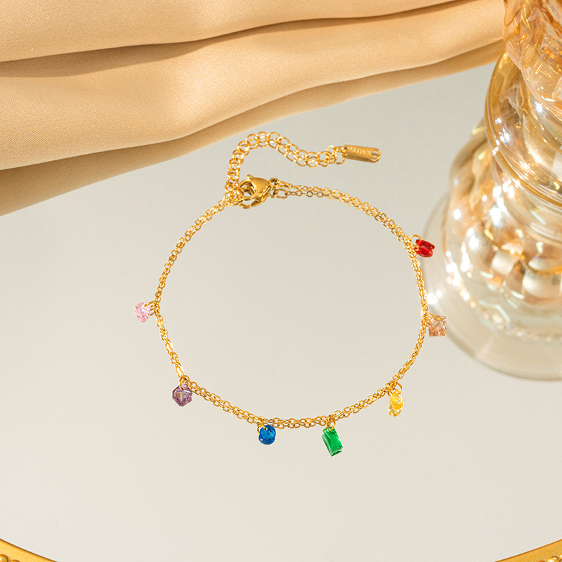 "Colorful Midsummer Night Dream: Minimalist Titanium Steel Necklace, Women's Fashion, Versatile collarbone chain, bracelet, ankle chain, three-piece set wholesale. Application Scenario
