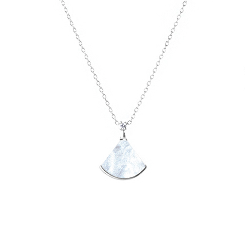 A new 2024 bestseller, a trendy French high-end pendant with a unique design and a collarbone chain accessory Item Picture