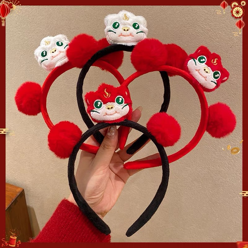 Cute and festive furry snake headband 2025 New Year of the Snake plush headband Spring Festival and New Year's Day atmosphere decoration hair accessory details Picture