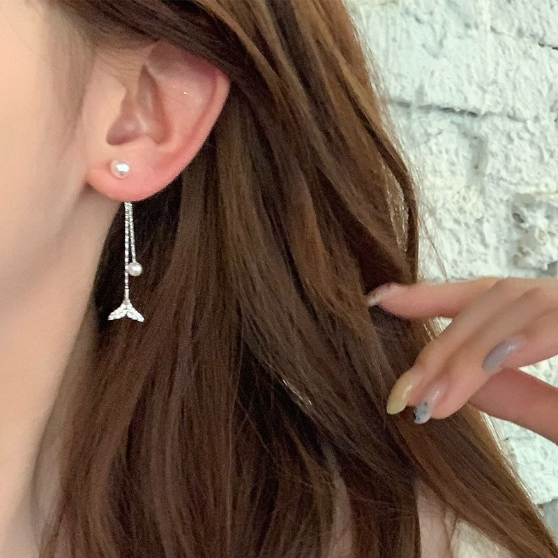 Korean-style tassel fishtail pearl earrings for women, light luxury, niche and high-end, grand stud earrings, fashionable and elegant, dual-wear earrings Application Scenario