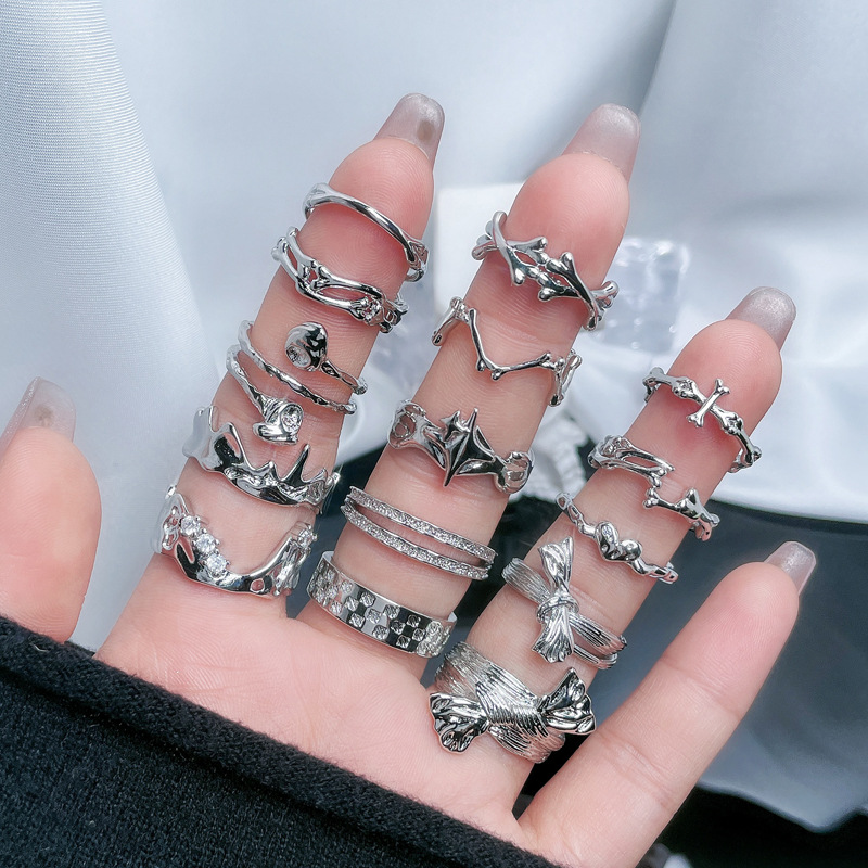 Fashionable and simple, irregular-textured open ring, a cold and unique design for women, with a simple and layered index finger ring details Picture