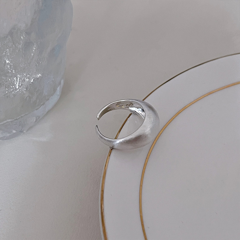 Matte silver brushed ring for women, simple and cold style, light luxury and high-end feel, index finger ring, niche design, exaggerated ring Application Scenario