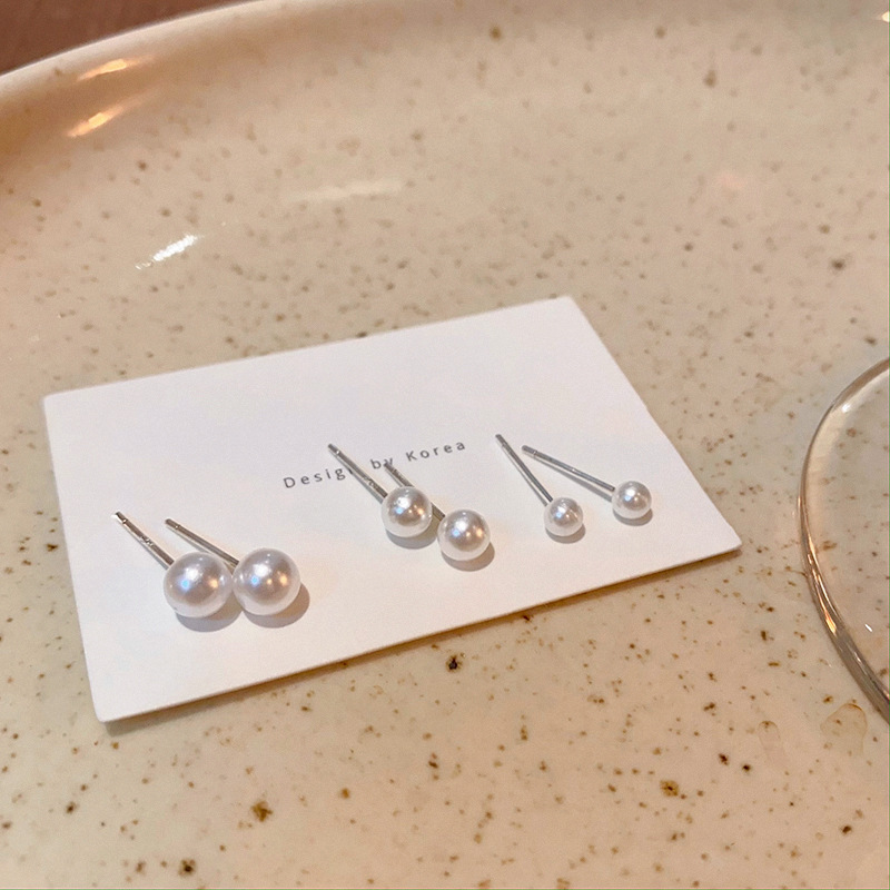 S925 Silver Needle Simple Round pearl Stud Mini Set for Women, ear Piercing earrings, a must-have earpiece trend in 2025 Application Scenario
