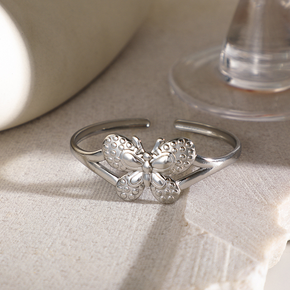 Cross-border wholesale of open butterfly bracelets for women, with a light luxury and high-end feel, electroplated smooth surface, and an exaggerated and personalized European and American style Specification drawing