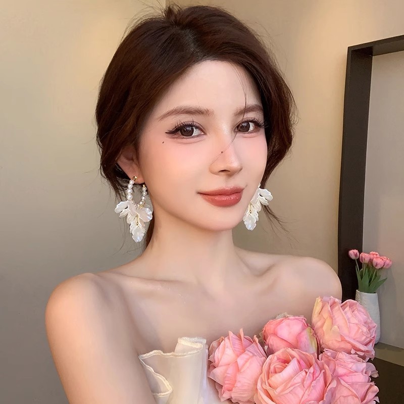 French retro white flower petal earring tassel long earrings, high-end pearl earrings, women's super fairy stud earrings Specification drawing