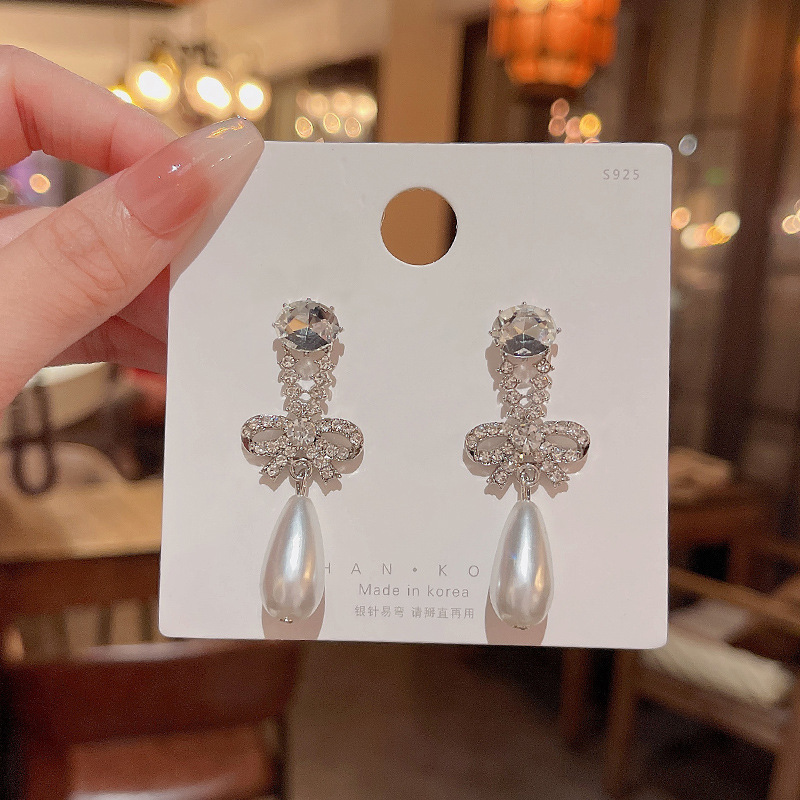 Korean diamond-encrusted bow pearl earrings, women's fashionable and high-end style, individual tassel earrings, light luxury and elegant, trendy earrings Application Scenario