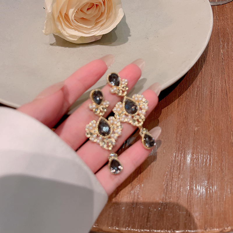 925 Silver needle French retro court style pearl earrings, women's InS-style light luxury high-end design earrings and earrings Specification drawing