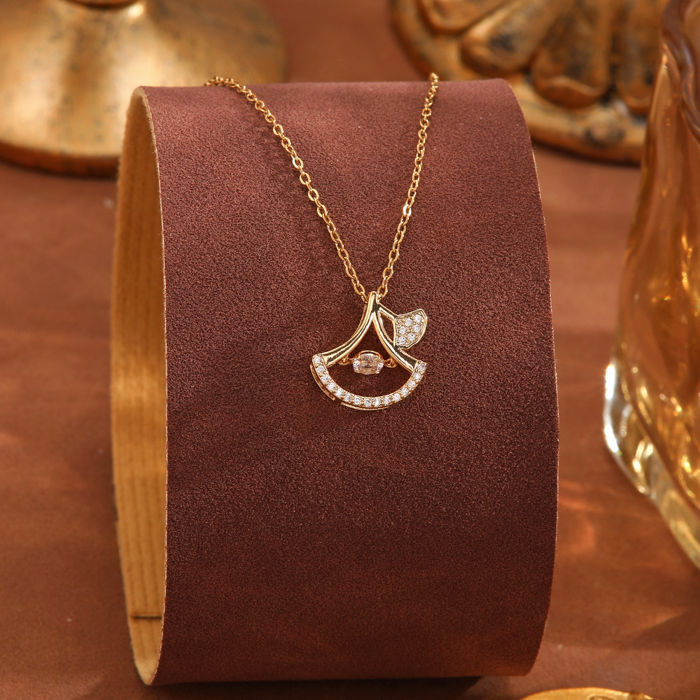Fashionable jewelry titanium steel necklace, versatile and non-fading, light luxury collarbone chain, simple and elegant design, pendant accessory for women details Picture