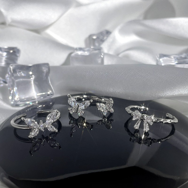 High-end butterfly zircon ring, a niche design for women, sweet and cool ins index finger ring, a cold style, individual and fashionable ring full figure
