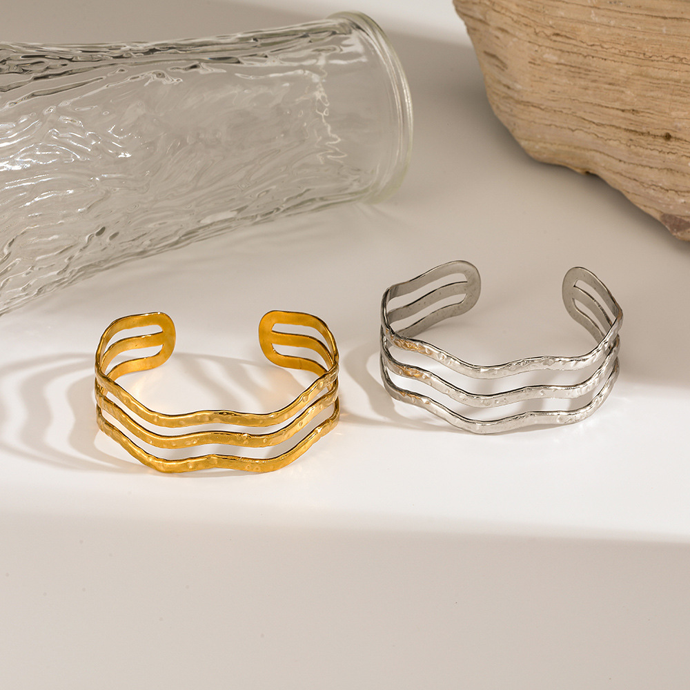 European and American women's bracelets with unique geometric lines, electroplated gold plating, cross-border bestsellers, no color fading at the opening, light luxury original design details Picture