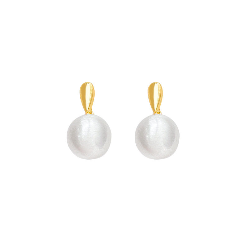 Frosted brushed metal round stud earrings for women, a light luxury and fashionable style with a high-end feel, new autumn and winter earrings for 2025 Item Picture